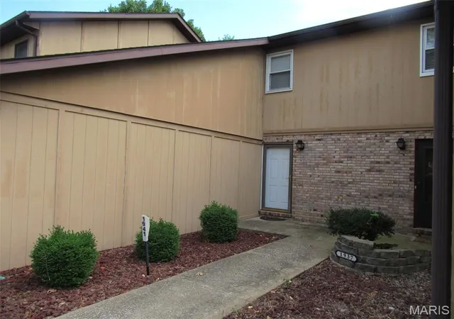 Photo 1 of Sale Pending at 1941 Ramada Blvd, Collinsville, IL 62234 | MLS# MIS26060731 | Listing updated on 2026-09-24