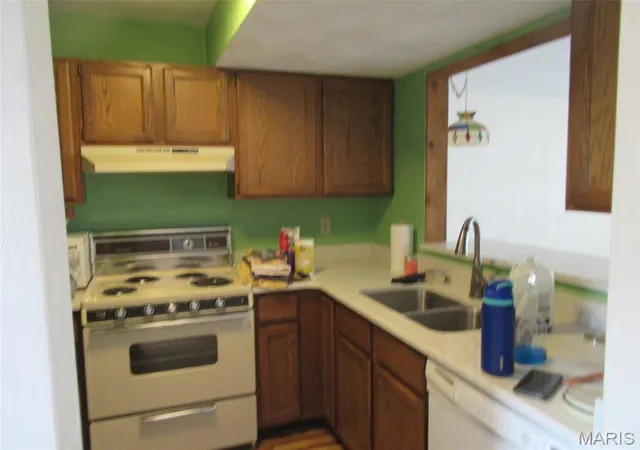 Listing Photo 5 - Condo for sale in building located at 1941 Ramada Blvd, Collinsville, IL 62234