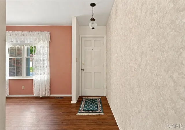 Photo 4 of Sale Pending at 4530 Firelight Dr, Saint Louis, MO 63129 | MLS# MIS26060737 | Listing updated on 2026-09-29