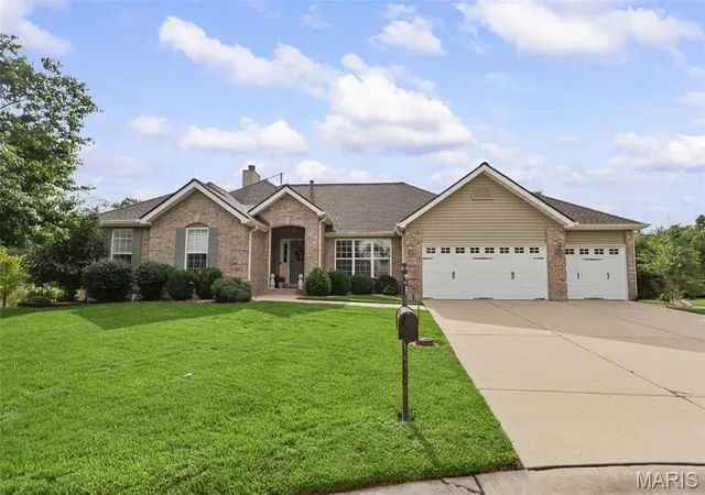 Photo 3 of Sale Pending at 2278 Haverford Dr, Belleville, IL 62221 | MLS# MIS26060739 | Listing updated on 2026-10-20
