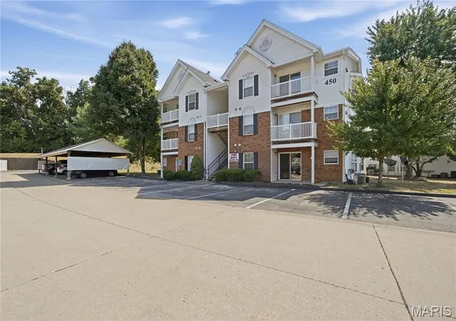 Photo 2 of Condo for sale at 450 Benton Dr #J, Saint Peters, MO 63376 | MLS# MIS26060742 | Listing updated on 2026-09-23