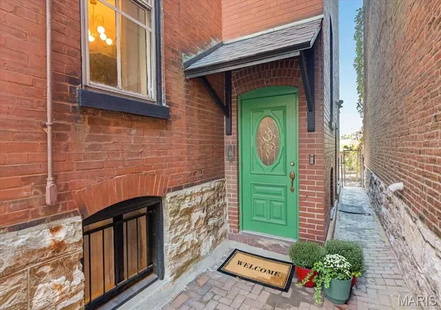 Photo 4 of Single family home for sale at 2432 Mcnair Ave, Saint Louis, MO 63104 | MLS# MIS26060746 | Listing updated on 2026-10-05