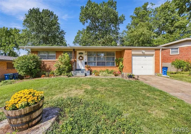 Photo 1 of Single family home for sale at 2327 Kenosho Ave, Saint Louis, MO 63114 | MLS# MIS26060753 | Listing updated on 2026-09-24