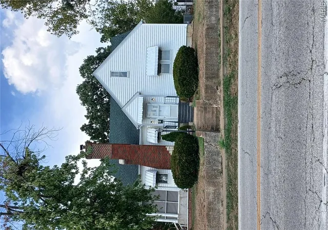 Photo 1 of Single family home for sale at 812 W Miller St, De Soto, MO 63020 | MLS# MIS26060757 | Listing updated on 2026-10-02