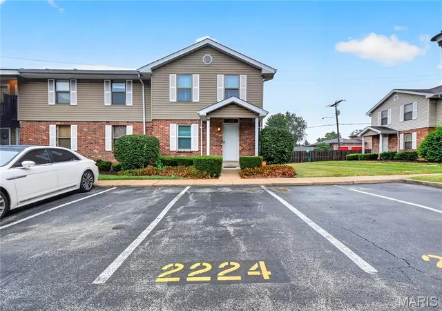 Photo 2 of Townhouse for sale at 2224 New Sun Dr, Florissant, MO 63031 | MLS# MIS26060765 | Listing updated on 2026-10-01