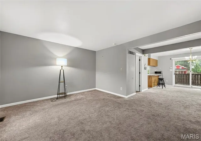 Photo 4 of Townhouse for sale at 2224 New Sun Dr, Florissant, MO 63031 | MLS# MIS26060765 | Listing updated on 2026-10-01