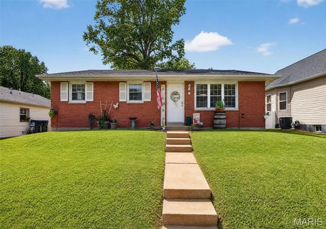 Photo 1 of Single family home for sale at 633 N Briegel St, Columbia, IL 62236 | MLS# MIS26060772 | Listing updated on 2026-10-05