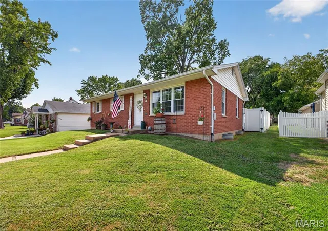 Photo 3 of Single family home for sale at 633 N Briegel St, Columbia, IL 62236 | MLS# MIS26060772 | Listing updated on 2026-10-05