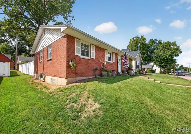 Photo 3 of Single family home for sale at 633 N Briegel St, Columbia, IL 62236 | MLS# MIS26060772 | Listing updated on 2026-10-05