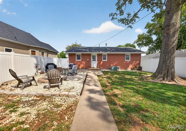 Photo 4 of Single family home for sale at 633 N Briegel St, Columbia, IL 62236 | MLS# MIS26060772 | Listing updated on 2026-10-05