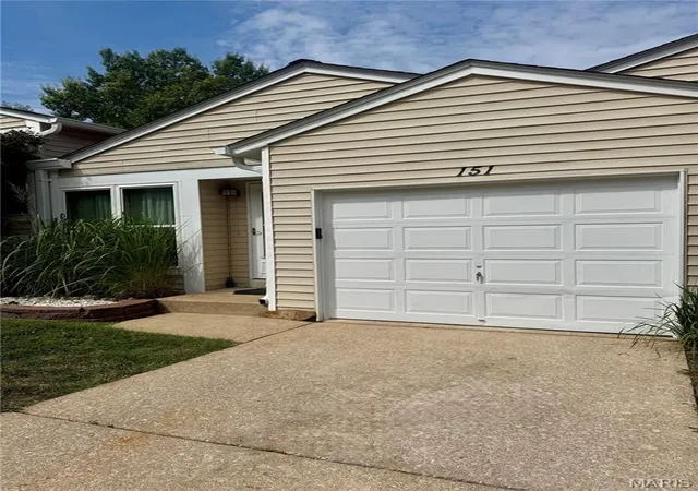 Photo 2 of Townhouse for sale at 151 Cascade Ter Dr, Ballwin, MO 63021 | MLS# MIS26060775 | Listing updated on 2026-09-22