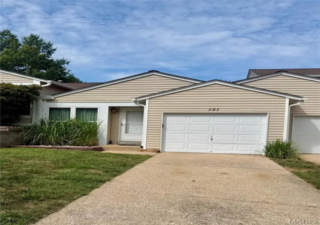 Photo 3 of Townhouse for sale at 151 Cascade Ter Dr, Ballwin, MO 63021 | MLS# MIS26060775 | Listing updated on 2026-09-22