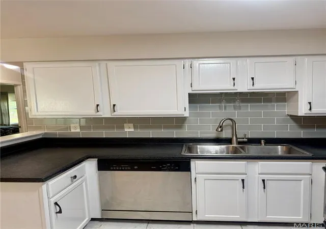 Photo 4 of Townhouse for sale at 151 Cascade Ter Dr, Ballwin, MO 63021 | MLS# MIS26060775 | Listing updated on 2026-09-22