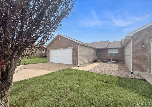 Photo 1 of Townhouse for sale at 13 Chester Rd, Hannibal, MO 63401 | MLS# MIS26060779 | Listing updated on 2026-09-28