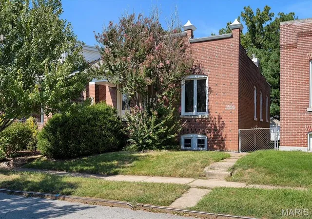 Sale Pending at 4961 Schollmeyer Ave, Saint Louis, MO 63109 | MLS# MIS26060781 | Listing updated on 2026-09-23