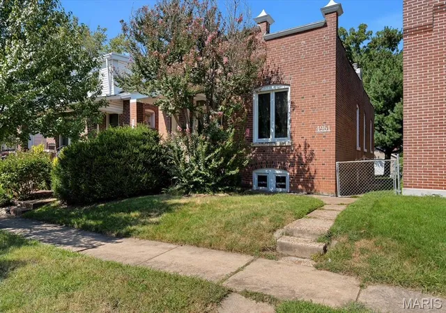 Photo 1 of Sale Pending at 4961 Schollmeyer Ave, Saint Louis, MO 63109 | MLS# MIS26060781 | Listing updated on 2026-09-23