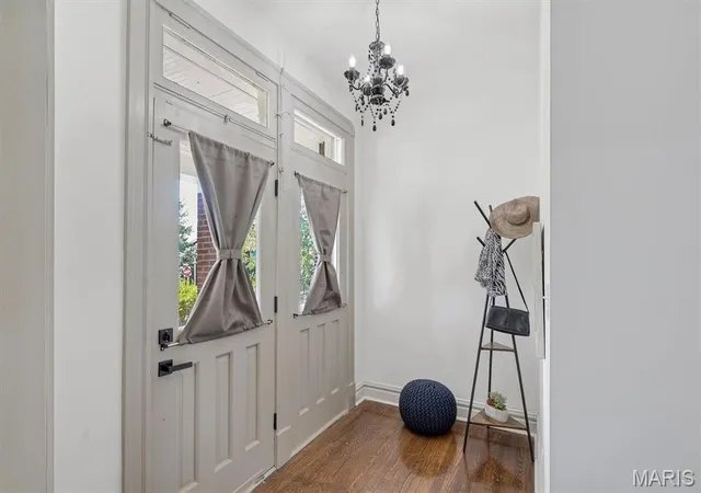 Photo 4 of Sale Pending at 4961 Schollmeyer Ave, Saint Louis, MO 63109 | MLS# MIS26060781 | Listing updated on 2026-09-23
