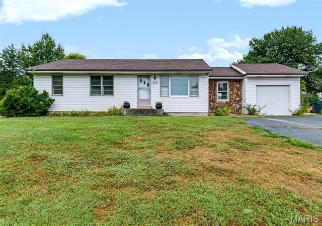 Photo 2 of Sale Pending at 219 Mexico Rd, Wentzville, MO 63385 | MLS# MIS26060788 | Listing updated on 2026-09-26