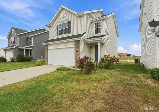 Photo 2 of Single family home for sale at 104 Baycrest Ct, Saint Charles, MO 63301 | MLS# MIS26060793 | Listing updated on 2026-10-05
