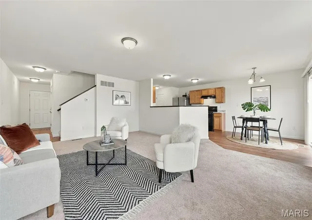Photo 3 of Single family home for sale at 104 Baycrest Ct, Saint Charles, MO 63301 | MLS# MIS26060793 | Listing updated on 2026-10-05