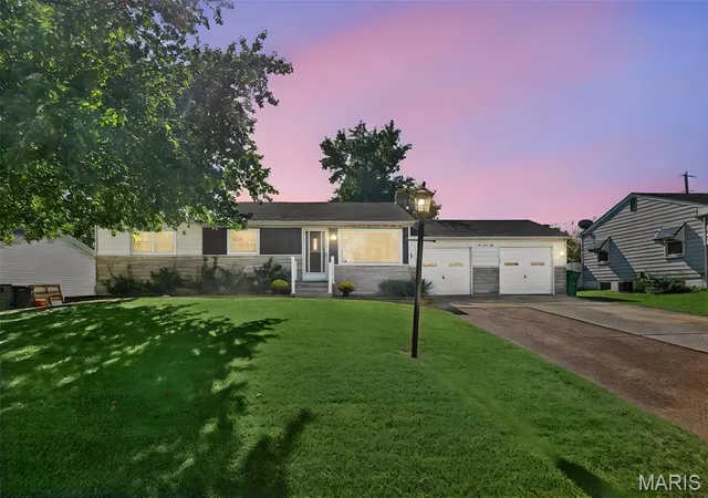Photo 2 of Single family home for sale at 10950 Coral Ridge Dr, Saint Louis, MO 63123 | MLS# MIS26060807 | Listing updated on 2026-10-09