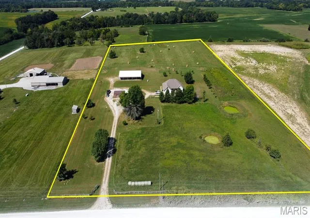 Photo 1 of Single family home for sale at 12201 S Clinkenbeard Rd, Ashland, MO 65010 | MLS# MIS26060808 | Listing updated on 2026-10-15