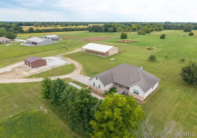 Photo 2 of Single family home for sale at 12201 S Clinkenbeard Rd, Ashland, MO 65010 | MLS# MIS26060808 | Listing updated on 2026-10-15