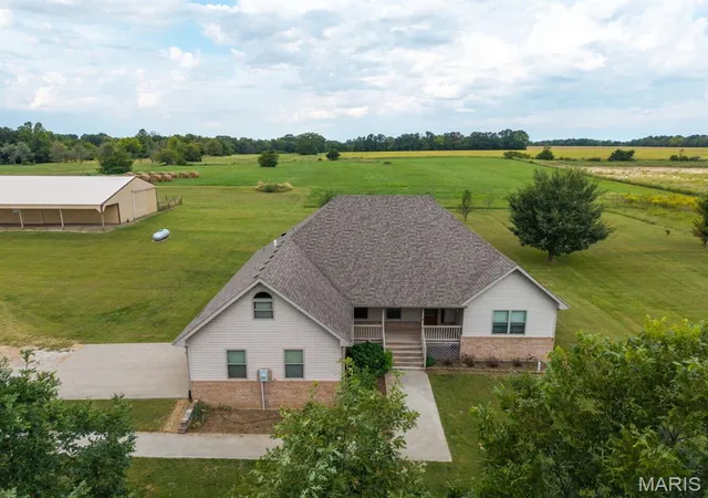 Photo 3 of Single family home for sale at 12201 S Clinkenbeard Rd, Ashland, MO 65010 | MLS# MIS26060808 | Listing updated on 2026-10-15