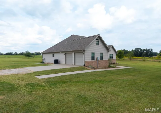 Photo 3 of Single family home for sale at 12201 S Clinkenbeard Rd, Ashland, MO 65010 | MLS# MIS26060808 | Listing updated on 2026-10-15