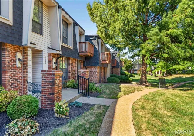 Photo 3 of Condo for sale at 1143 Appleseed Ln #D, Saint Louis, MO 63132 | MLS# MIS26060809 | Listing updated on 2026-09-22