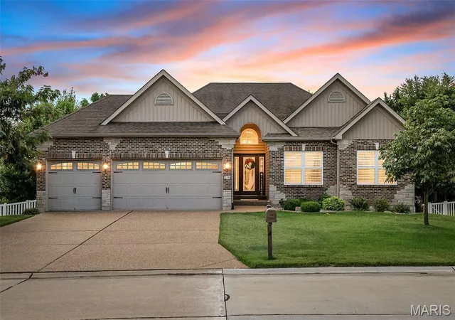 Photo 1 of Sale Pending at 256 Mason Glen Dr, Lake Saint Louis, MO 63367 | MLS# MIS26060812 | Listing updated on 2026-10-04