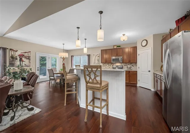 Photo 3 of Sale Pending at 256 Mason Glen Dr, Lake Saint Louis, MO 63367 | MLS# MIS26060812 | Listing updated on 2026-10-04