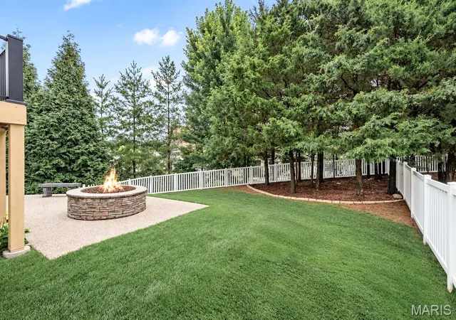 Photo 4 of Sale Pending at 256 Mason Glen Dr, Lake Saint Louis, MO 63367 | MLS# MIS26060812 | Listing updated on 2026-10-04