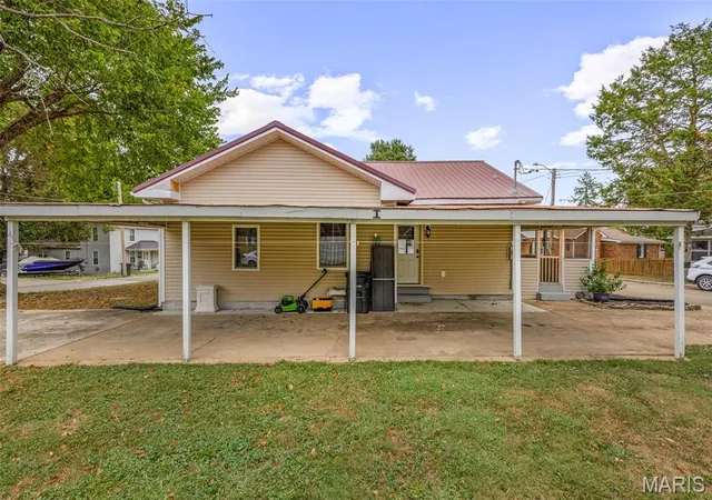 Photo 3 of Single family home for sale at 105 Twin St, Bonne Terre, MO 63628 | MLS# MIS26060815 | Listing updated on 2026-10-03