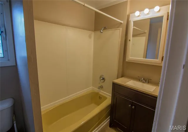 Photo 4 of Sale Pending at 632 Lakeview Dr, Hillsboro, IL 62049 | MLS# MIS26060816 | Listing updated on 2026-09-23