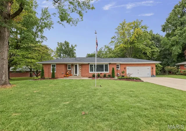 Photo 2 of Single family home for sale at 50 Will Vina Dr, Collinsville, IL 62234 | MLS# MIS26060817 | Listing updated on 2026-09-26