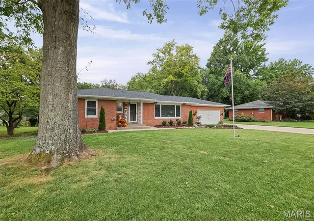 Photo 3 of Single family home for sale at 50 Will Vina Dr, Collinsville, IL 62234 | MLS# MIS26060817 | Listing updated on 2026-09-26