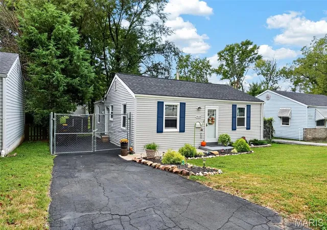 Photo 2 of Single family home for sale at 9120 Kathlyn Dr, Saint Louis, MO 63134 | MLS# MIS26060822 | Listing updated on 2026-10-01