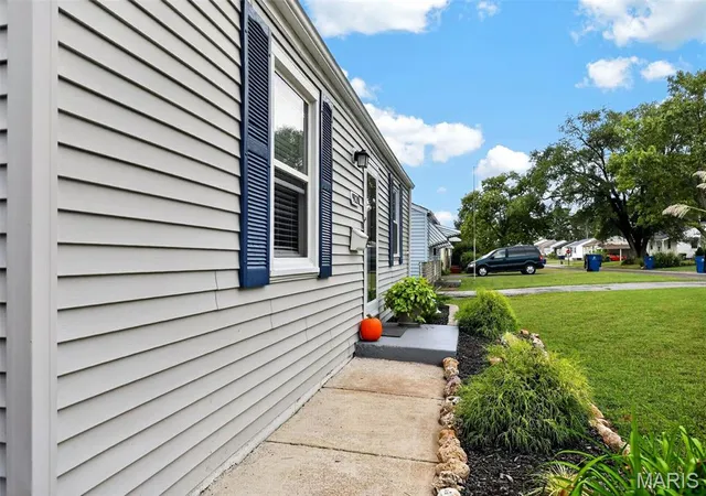 Photo 3 of Single family home for sale at 9120 Kathlyn Dr, Saint Louis, MO 63134 | MLS# MIS26060822 | Listing updated on 2026-10-01