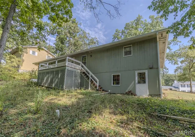 Photo 4 of Sale Pending at 320 Hillcrest Dr, Carlinville, IL 62626 | MLS# MIS26060824 | Listing updated on 2026-09-23