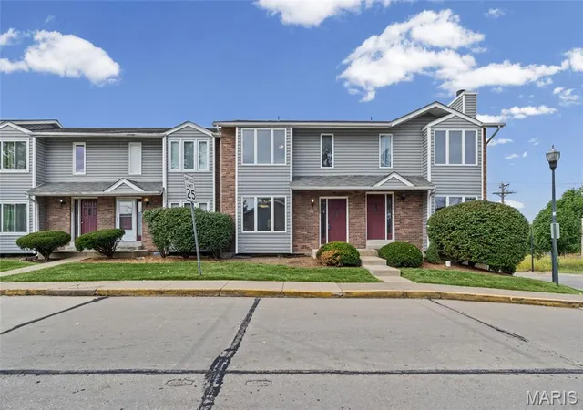 Condo for sale at 1728 Forest Hills Dr #B, Saint Charles, MO 63303 | MLS# MIS26060827