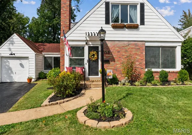 Photo 2 of Sale Pending at 554 Southbrook Dr, Saint Louis, MO 63122 | MLS# MIS26060830 | Listing updated on 2026-09-26