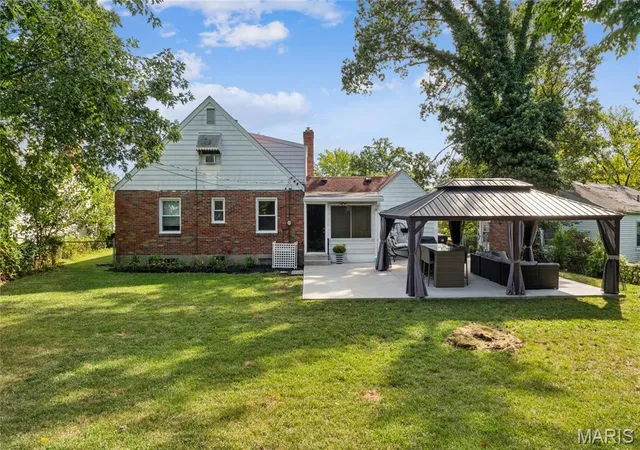 Photo 3 of Sale Pending at 554 Southbrook Dr, Saint Louis, MO 63122 | MLS# MIS26060830 | Listing updated on 2026-09-26
