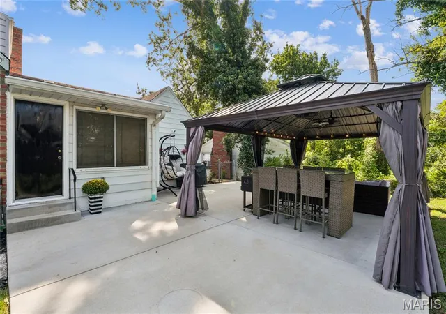 Photo 3 of Sale Pending at 554 Southbrook Dr, Saint Louis, MO 63122 | MLS# MIS26060830 | Listing updated on 2026-09-26