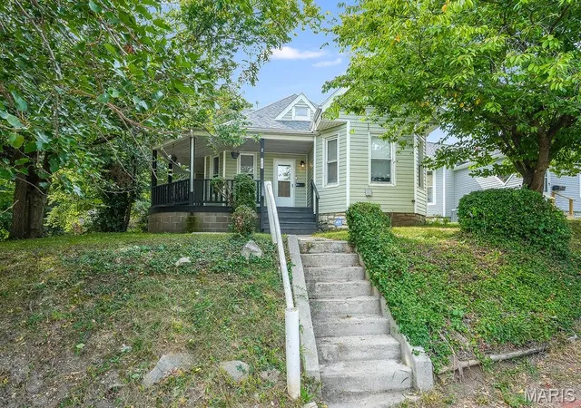Photo 1 of Single family home for sale at 1108 W 9th Street, Alton, IL 62002 | MLS# MIS26060835 | Listing updated on 2026-09-22