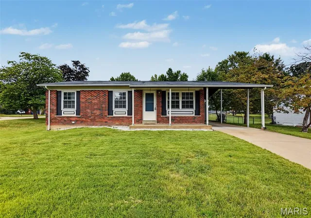 Photo 2 of Single family home for sale at 2263 Mckelvey Rd, Maryland Heights, MO 63043 | MLS# MIS26060842 | Listing updated on 2026-10-01
