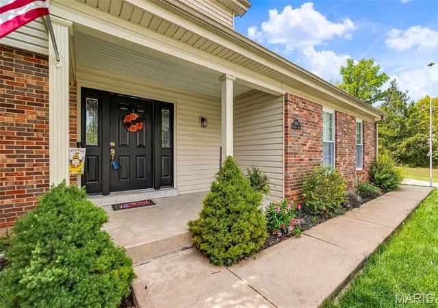 Photo 3 of Single family home for sale at 6031 Treeridge Trl, Saint Louis, MO 63129 | MLS# MIS26060845 | Listing updated on 2026-09-30