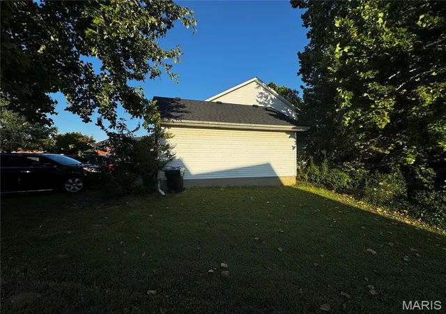 Photo 2 of Single family home for sale at 1013 Bradington Ct, Columbia, IL 62236 | MLS# MIS26060846 | Listing updated on 2026-10-09