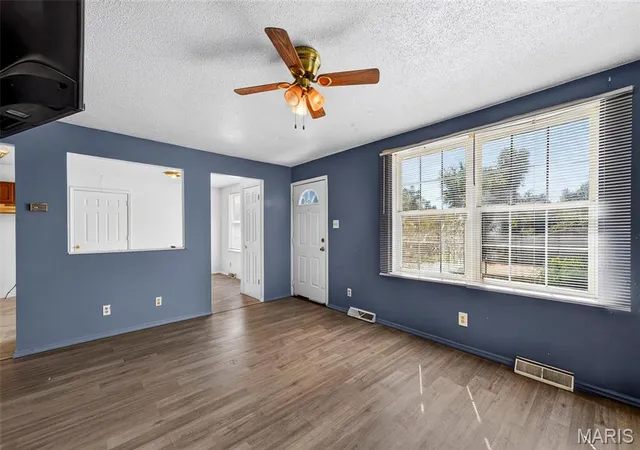 Photo 3 of Single family home for sale at 1067 N Shore Dr, Catawissa, MO 63015 | MLS# MIS26060848 | Listing updated on 2026-10-08