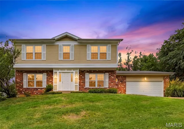 Photo 1 of Single family home for sale at 176 Spring Oaks Dr, Ballwin, MO 63011 | MLS# MIS26060849 | Listing updated on 2026-09-30